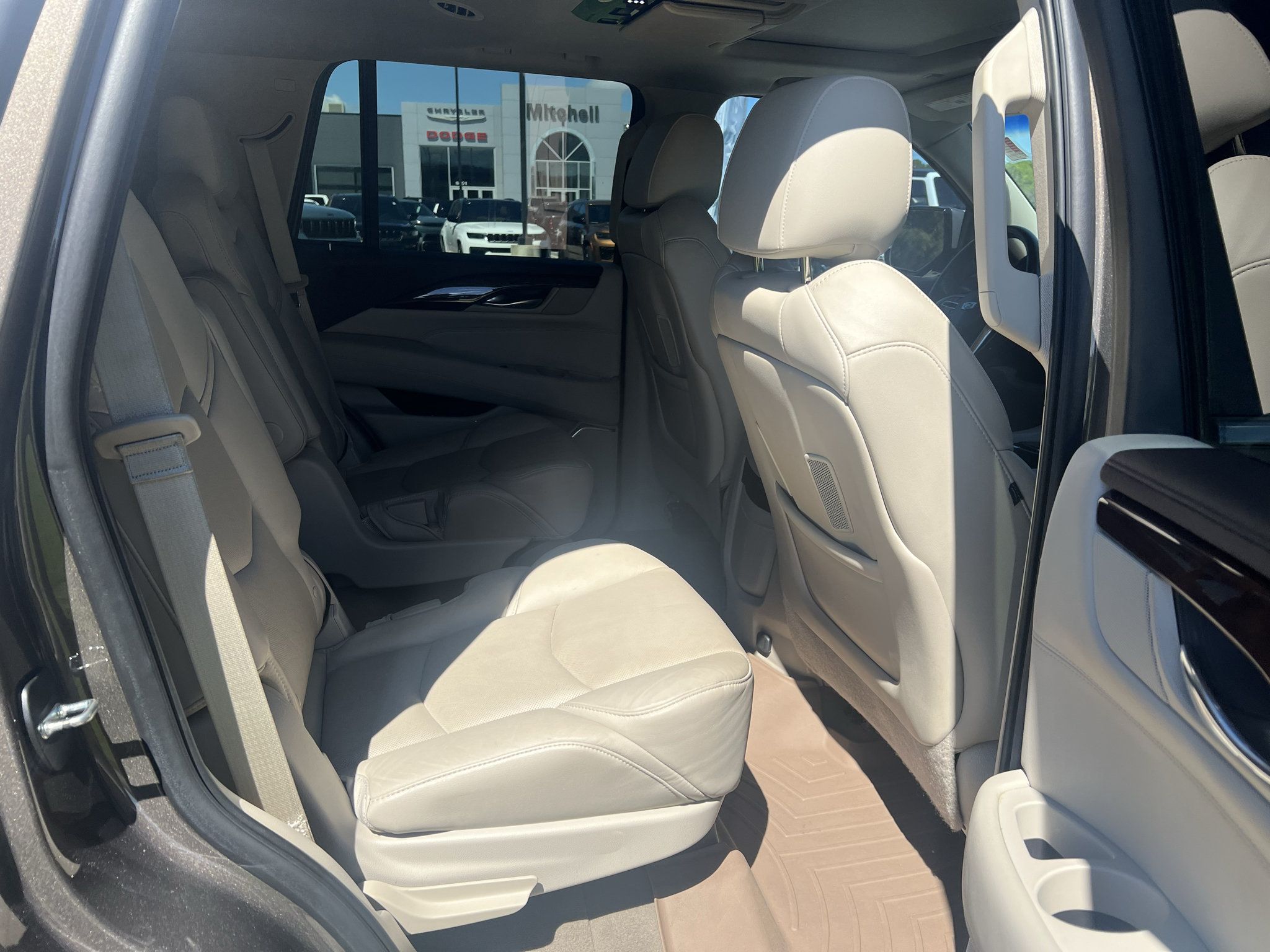 Used 2016 Cadillac Escalade Premium RWD image 15