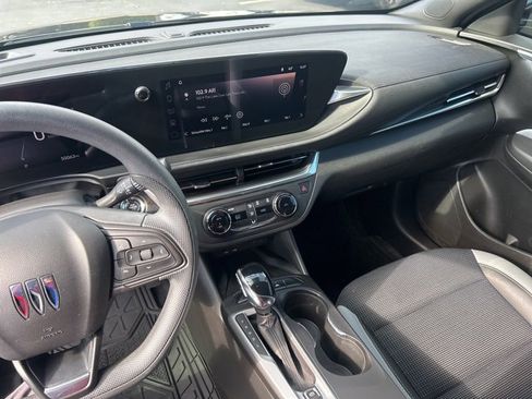 Used 2024 Buick Envista Preferred w/ Convenience II Package image 29