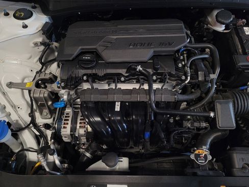 Used 2025 Hyundai Elantra SE FWD image 30