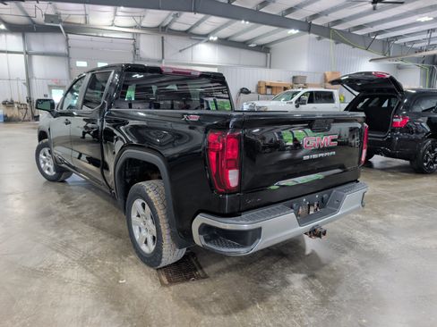 Used 2021 GMC Sierra 1500 4x4 Crew Cab w/ Sierra Value Package image 4