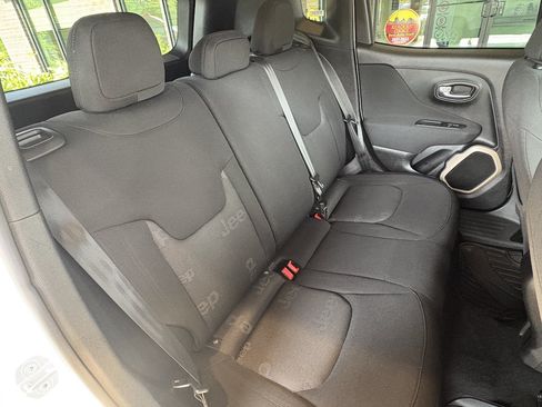 Used 2017 Jeep Renegade Latitude AWD/4WD image 28