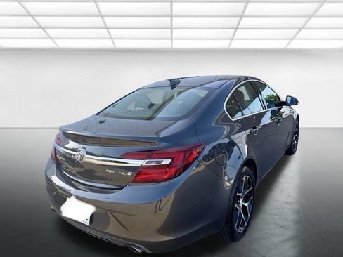 Used 2017 Buick Regal Sport Touring FWD image 2