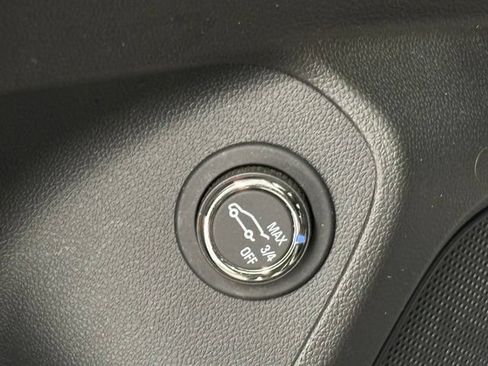 Used 2025 Chevrolet TrailBlazer ACTIV w/ Convenience Package FWD image 17