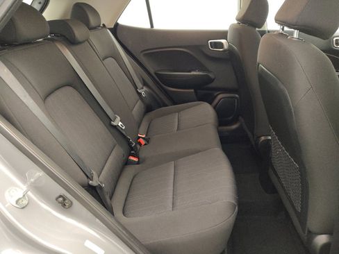 Used 2022 Hyundai Venue SE image 19