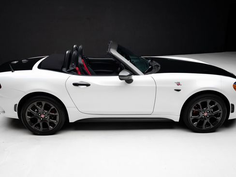 Used 2019 FIAT 124 Spider Abarth w/ Convenience Group RWD image 37