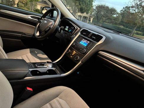 Used 2018 Ford Fusion S image 12