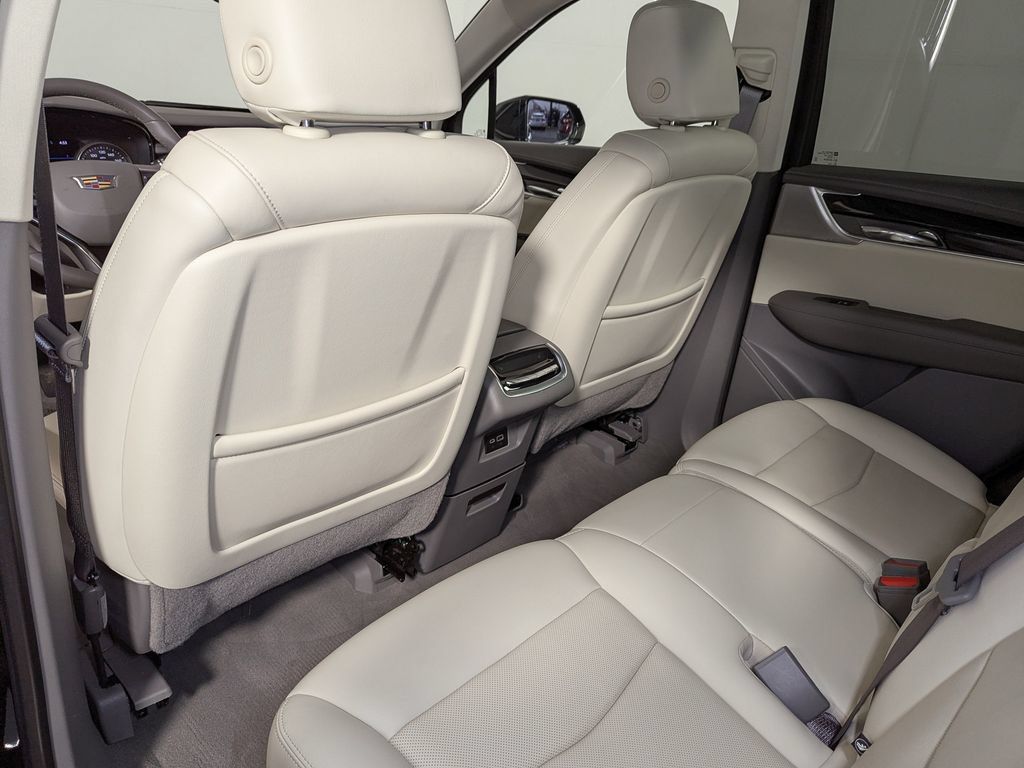 Used 2023 Cadillac XT6 Premium Luxury w/ Technology Package AWD/4WD image 48