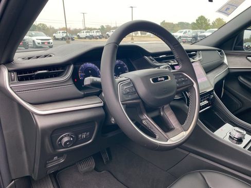 New 2025 Jeep Grand Cherokee Limited w/ Luxury Tech Group II image 13