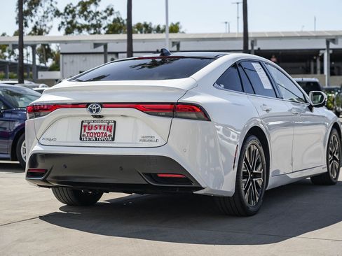Used 2021 Toyota Mirai RWD image 6