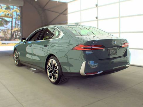 Used 2026 BMW 540i xDrive w/ Premium Package AWD/4WD image 9