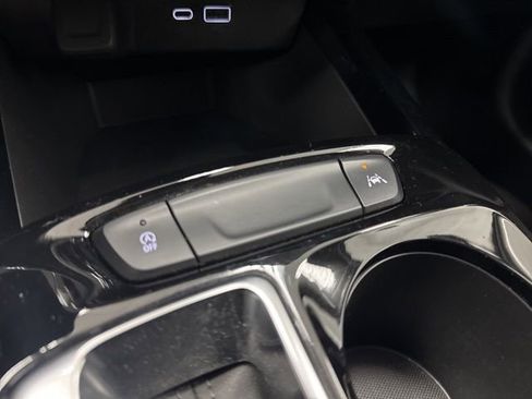 Used 2024 Chevrolet Trax LT FWD image 19