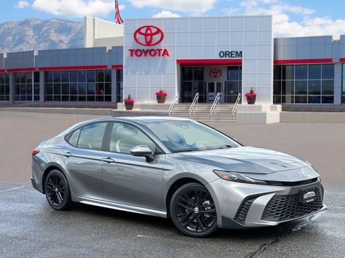 Used 2025 Toyota Camry XSE image 1