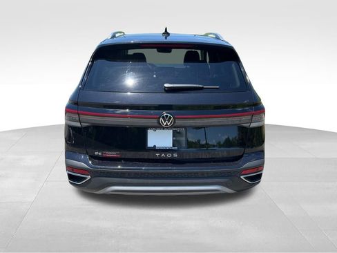 New 2026 Volkswagen Taos SE FWD image 6
