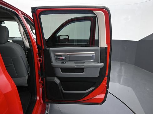 Used 2019 RAM 1500 Classic SLT w/ Luxury Group AWD/4WD image 32