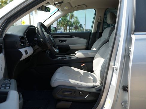 Used 2025 Honda Pilot EX-L image 7