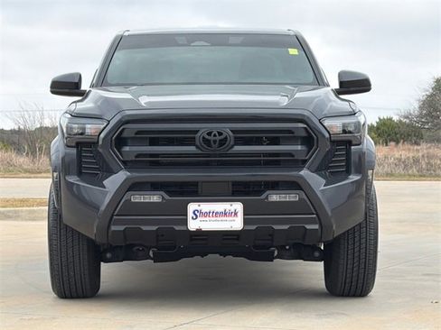 Used 2025 Toyota Tacoma SR5 image 2