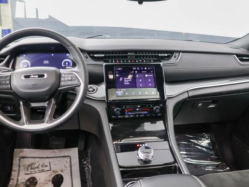 Used 2023 Jeep Grand Cherokee L Laredo image 28