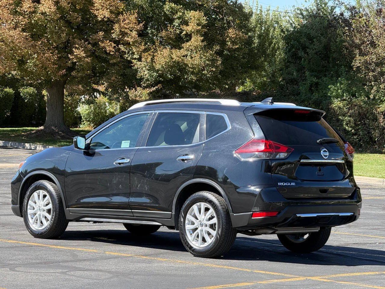 Used 2020 Nissan Rogue S w/ Special Edition Package FWD image 3