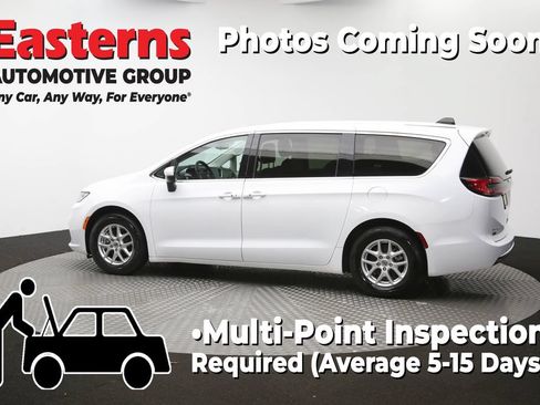 Used 2023 Chrysler Pacifica Touring-L FWD image 63