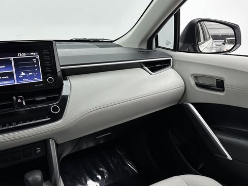 Used 2022 Toyota Corolla Cross L image 25
