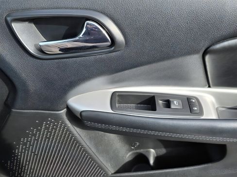 Used 2020 Dodge Journey SE w/ Blacktop Package image 16