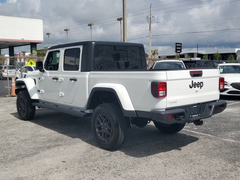 Used 2024 Jeep Gladiator Sport AWD/4WD image 6