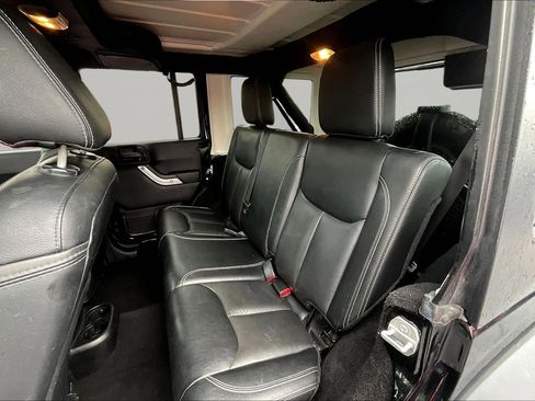 Used 2015 Jeep Wrangler Unlimited Rubicon AWD/4WD image 22