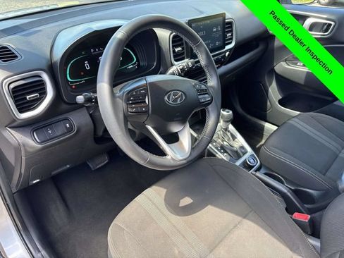 Used 2023 Hyundai Venue SEL FWD image 9