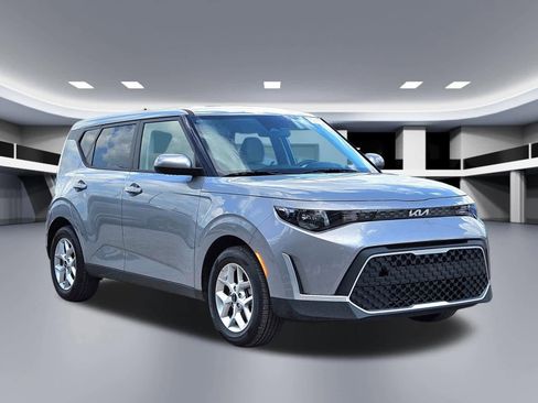 Used 2025 Kia Soul LX FWD image 7
