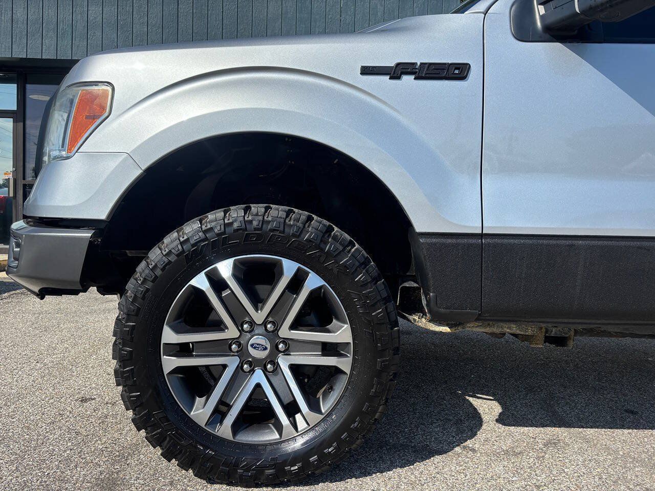 Used 2012 Ford F150 XLT w/ XLT Convenience Pkg AWD/4WD image 17