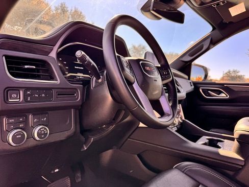 Used 2024 GMC Yukon XL SLT image 13