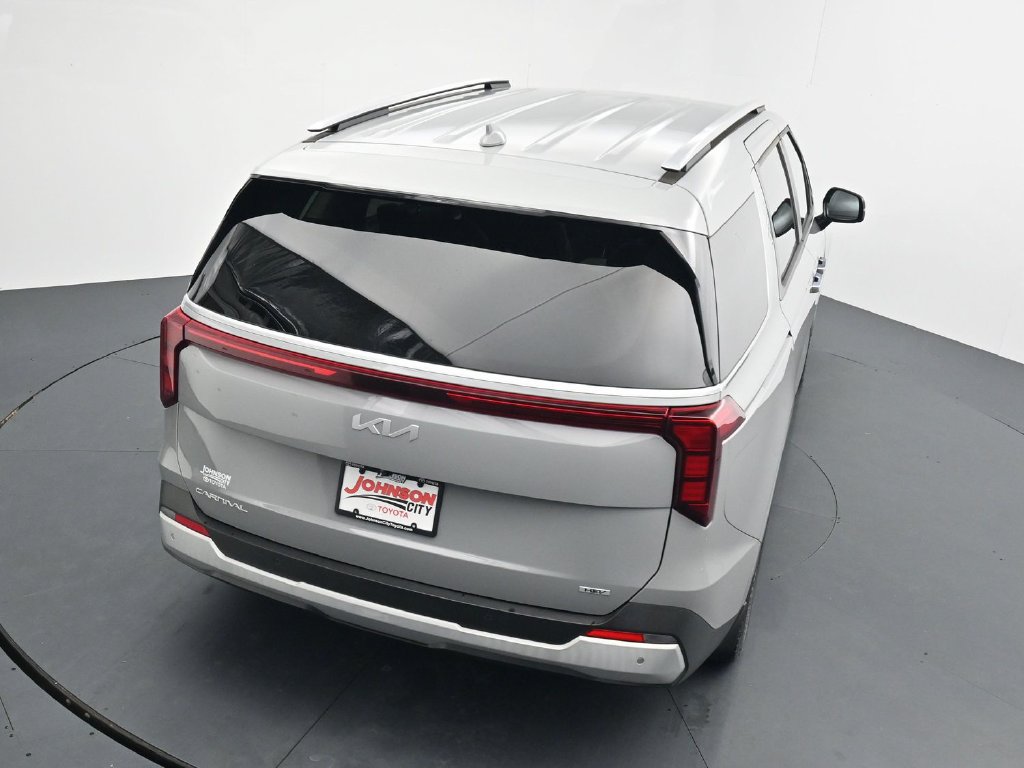 Used 2025 Kia Carnival EX FWD image 25
