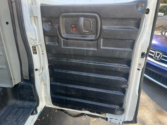 Used 2017 Chevrolet Express 2500 RWD image 23