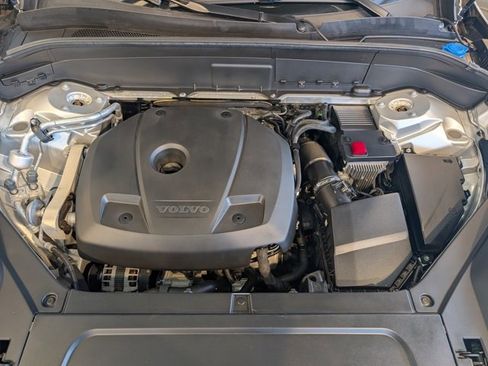 Used 2022 Volvo XC90 T5 Momentum image 34