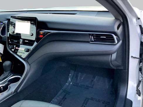 Used 2022 Toyota Camry LE FWD image 16
