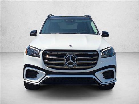 Used 2024 Mercedes-Benz GLS 580 4MATIC image 2