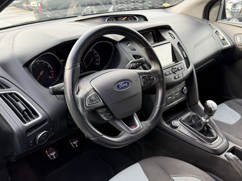 Used 2017 Ford Focus ST image 3