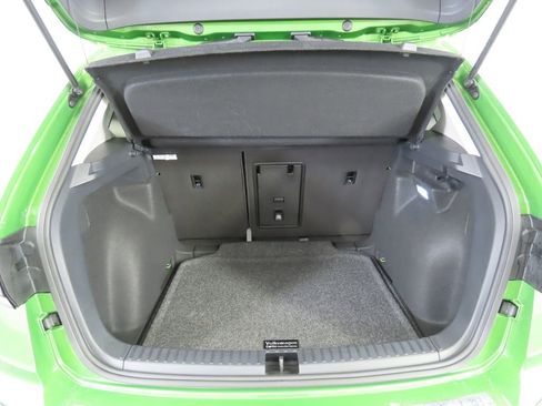 Certified 2025 Volkswagen Taos SE w/ Panoramic Sunroof Package image 26