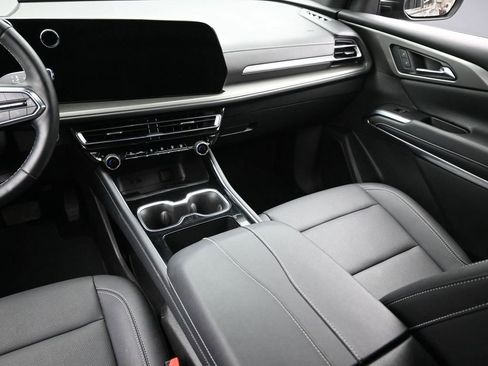 Certified 2025 Chevrolet Traverse LT image 17