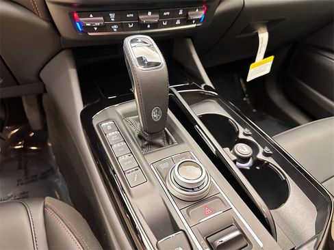 Used 2024 Maserati Levante GT Ultima image 39