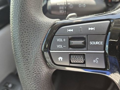 Used 2023 Honda Pilot LX image 23