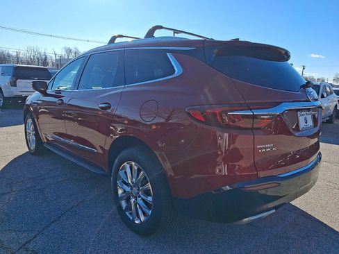 Used 2018 Buick Enclave Essence w/ LPO, Hit The Road Package AWD/4WD image 4