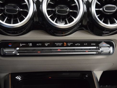 Used 2022 Mercedes-Benz GLB 250 image 27