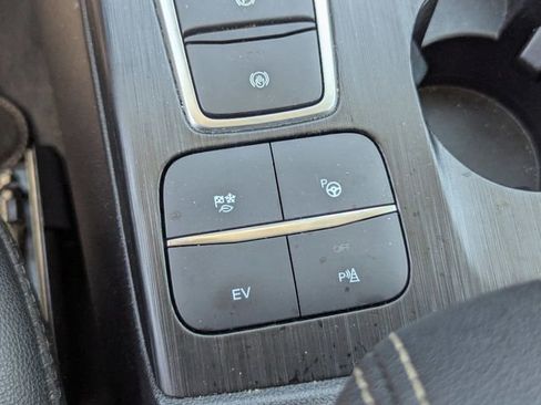 Used 2022 Ford Escape Titanium w/ Titanium Premium Package FWD image 36