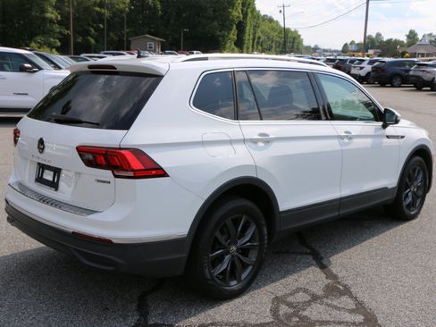 Used 2022 Volkswagen Tiguan SE AWD/4WD image 8