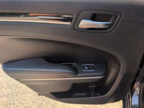 Used 2019 Chrysler 300 S AWD/4WD image 32