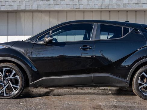 Used 2018 Toyota C-HR XLE image 2