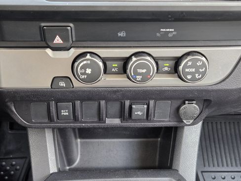 Used 2022 Toyota Tacoma SR w/ SR Convenience Package image 17