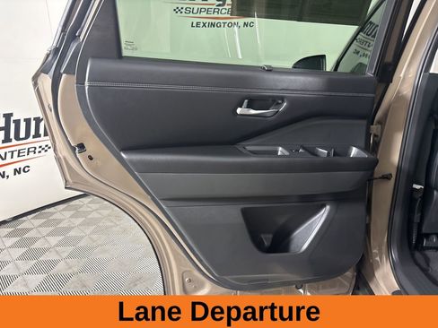 Used 2023 Nissan Pathfinder Platinum image 23