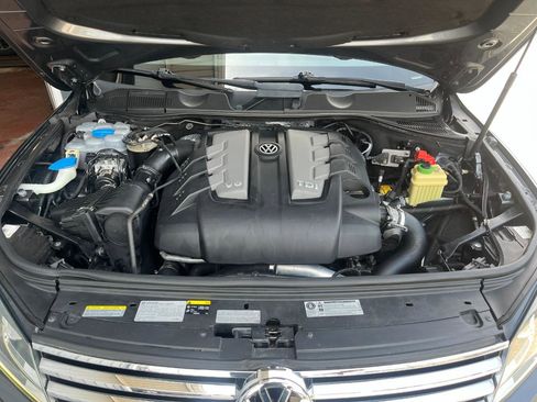 Used 2016 Volkswagen Touareg TDI AWD/4WD image 47